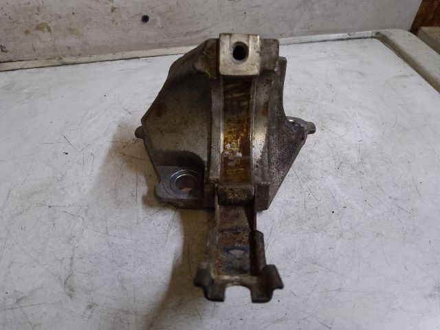 bontott DACIA DUSTER Jobb első Féltengely Tartó