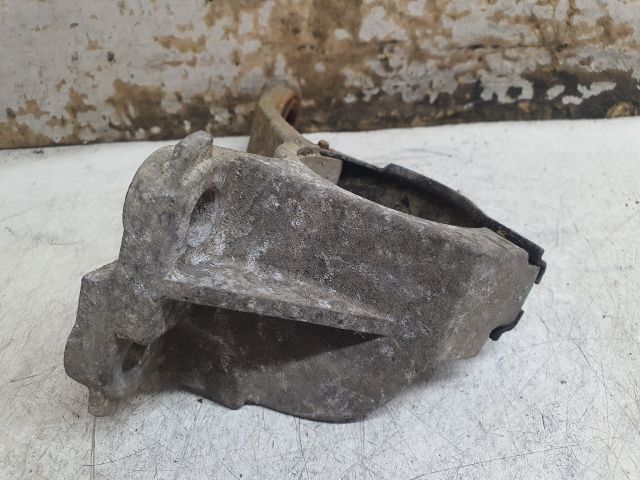 bontott DACIA DUSTER Jobb első Féltengely Tartó