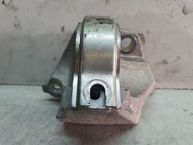 bontott DACIA DUSTER Jobb első Féltengely Tartó