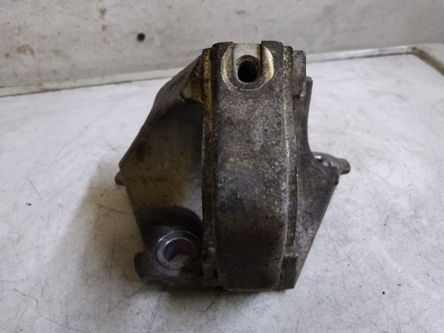 bontott DACIA DUSTER Jobb első Féltengely Tartó