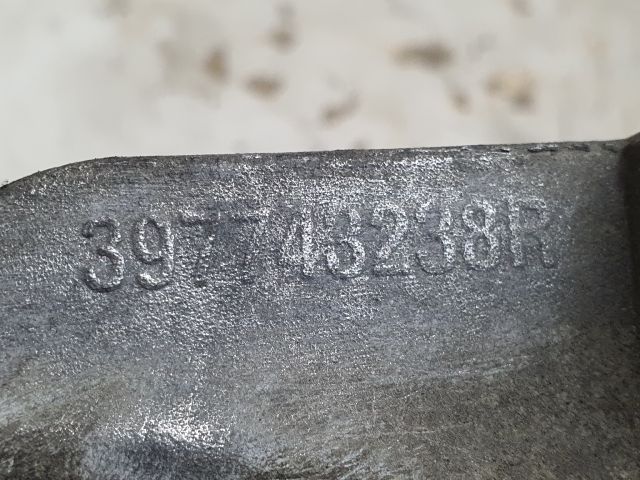 bontott DACIA DUSTER Jobb első Féltengely Tartó