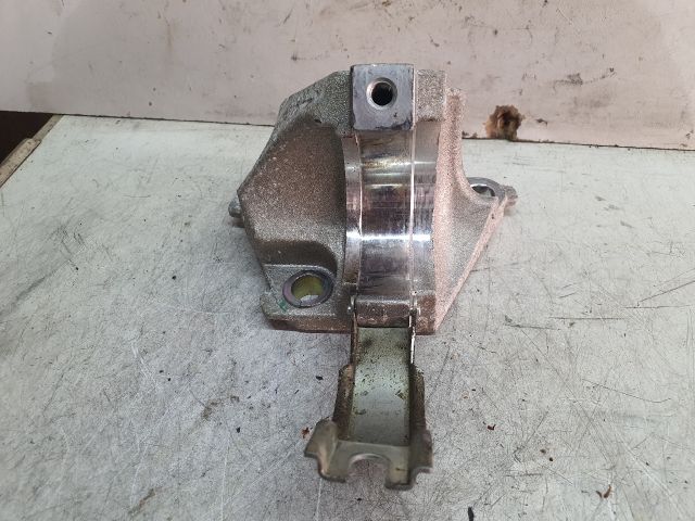 bontott DACIA DUSTER Jobb első Féltengely Tartó