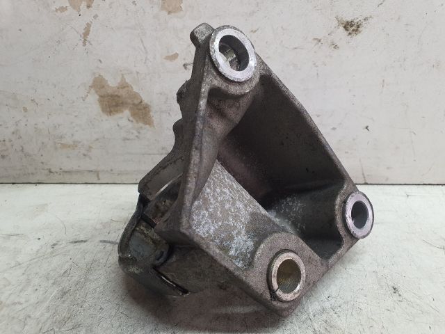 bontott DACIA DUSTER Jobb első Féltengely Tartó