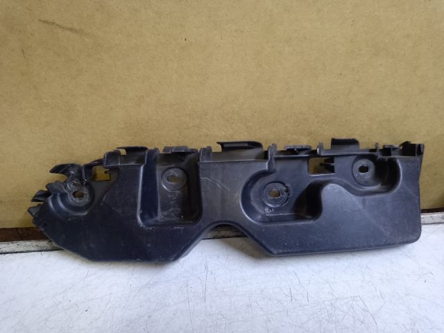 bontott DACIA DUSTER Jobb első Lökhárító Tartó (Műanyag)