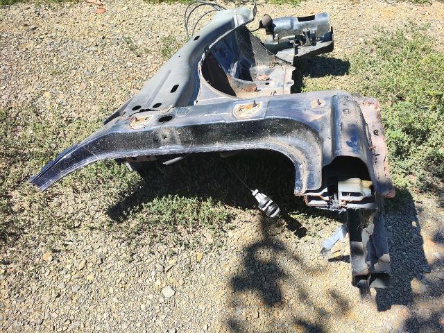 bontott DACIA DUSTER Jobb első Negyed Karosszéria Csomag