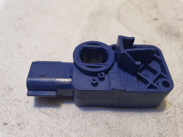 bontott DACIA DUSTER Jobb első Oldal Ütközés Érzékelő