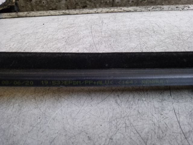 bontott DACIA DUSTER Jobb első Vízlehúzó Gumicsík