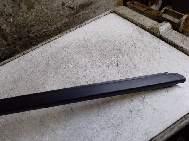 bontott DACIA DUSTER Jobb első Vízlehúzó Gumicsík