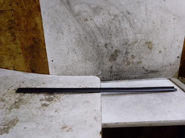 bontott DACIA DUSTER Jobb első Vízlehúzó Gumicsík