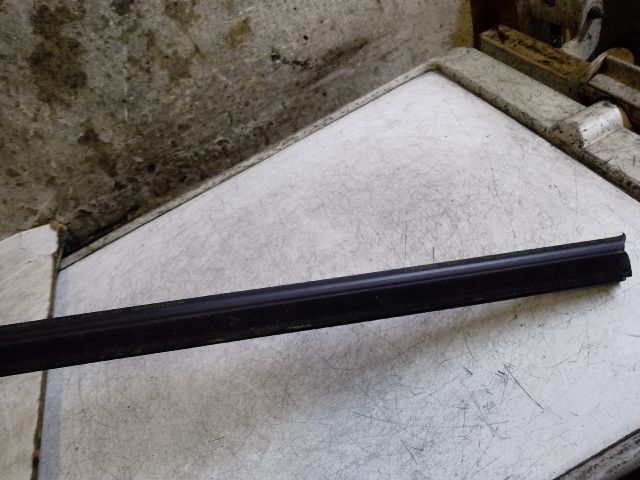 bontott DACIA DUSTER Jobb első Vízlehúzó Gumicsík