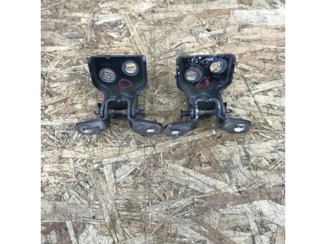 bontott DACIA DUSTER Jobb első Zsanér