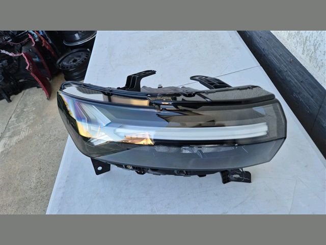 bontott DACIA DUSTER Jobb Fényszóró