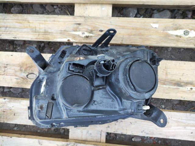 bontott DACIA DUSTER Jobb Fényszóró