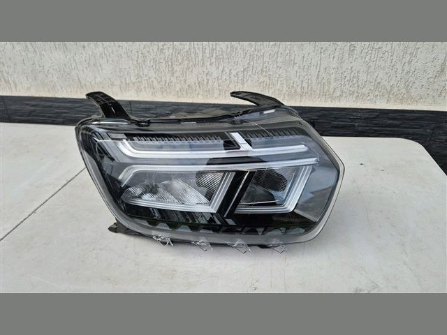 bontott DACIA DUSTER Jobb Fényszóró