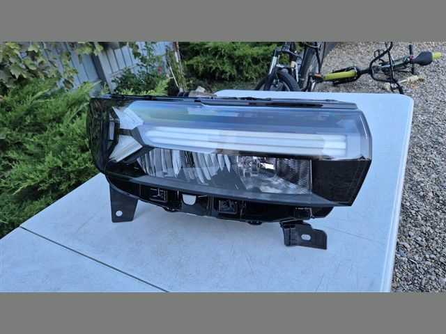 bontott DACIA DUSTER Jobb Fényszóró