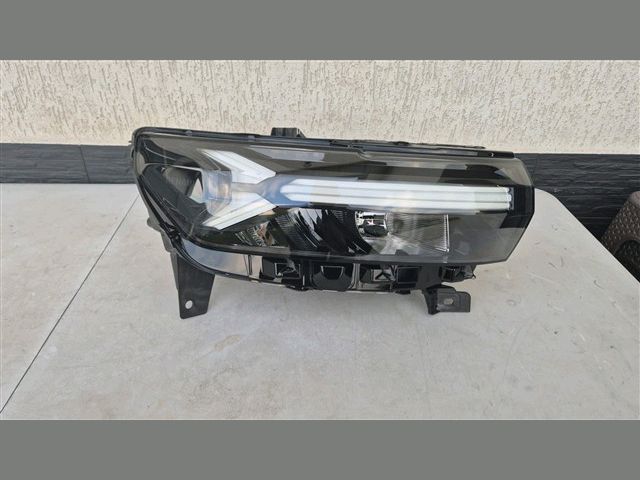 bontott DACIA DUSTER Jobb Fényszóró