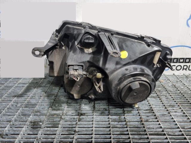 bontott DACIA DUSTER Jobb Fényszóró