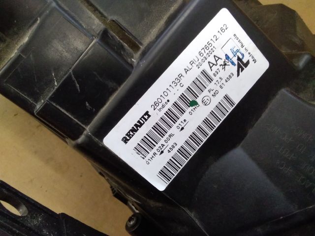 bontott DACIA DUSTER Jobb Fényszóró