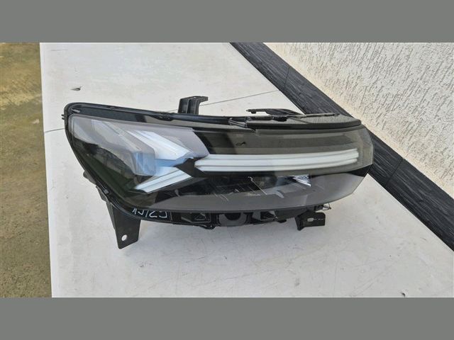 bontott DACIA DUSTER Jobb Fényszóró