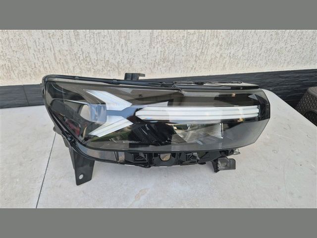 bontott DACIA DUSTER Jobb Fényszóró