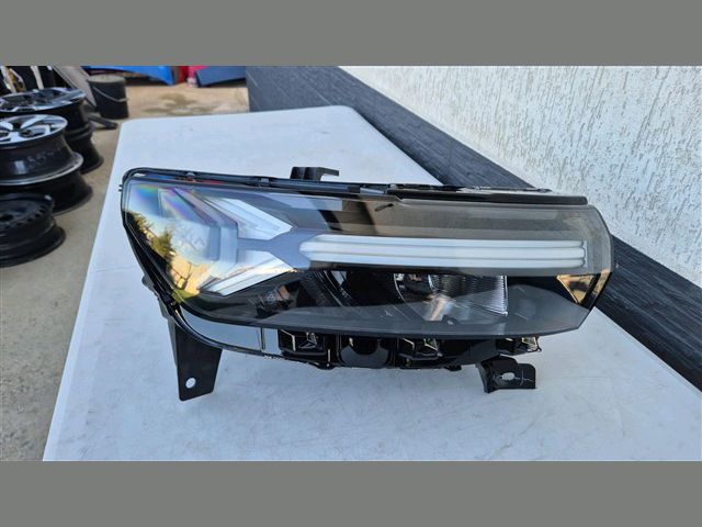 bontott DACIA DUSTER Jobb Fényszóró