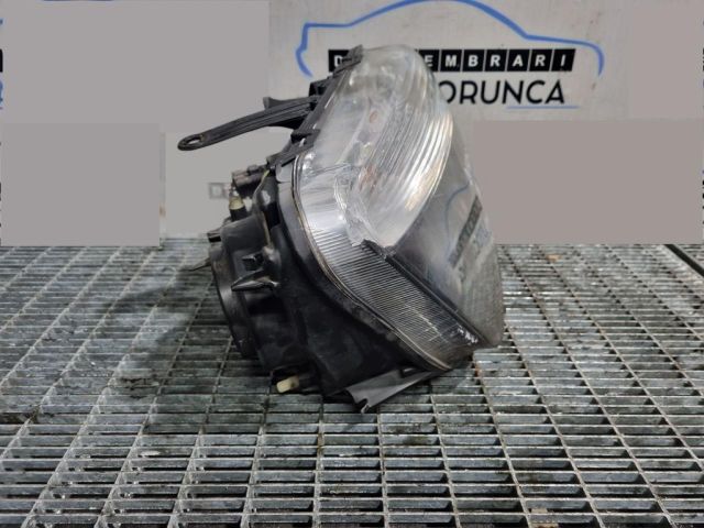 bontott DACIA DUSTER Jobb Fényszóró