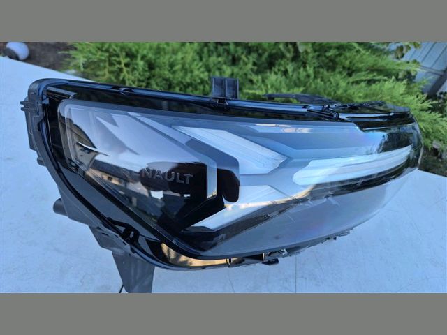 bontott DACIA DUSTER Jobb Fényszóró