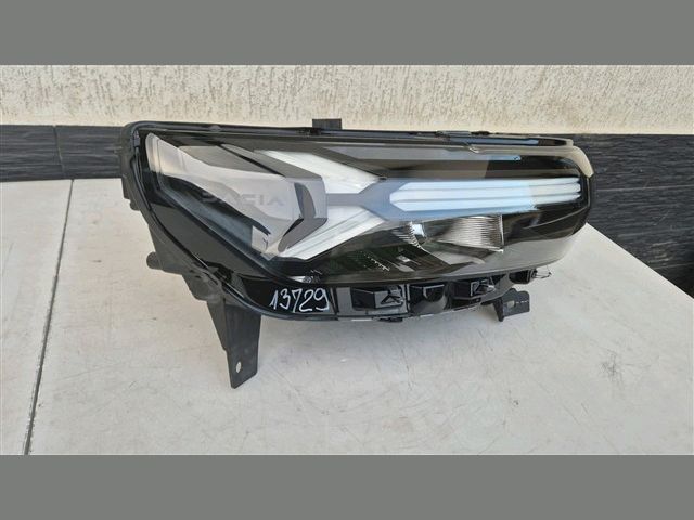 bontott DACIA DUSTER Jobb Fényszóró