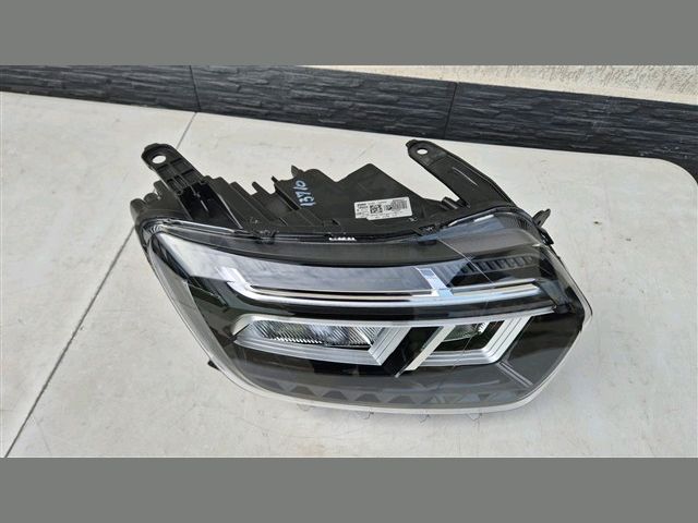 bontott DACIA DUSTER Jobb Fényszóró