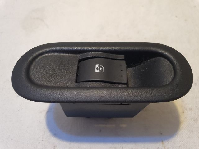 bontott DACIA DUSTER Jobb hátsó Ablakemelő Kapcsoló