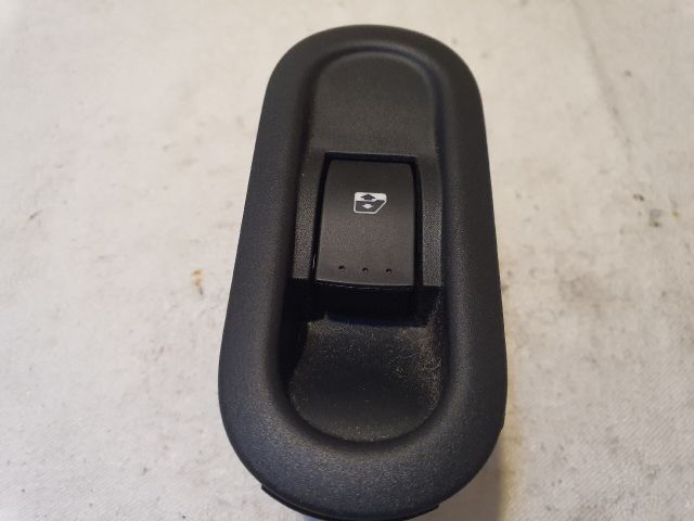 bontott DACIA DUSTER Jobb hátsó Ablakemelő Kapcsoló