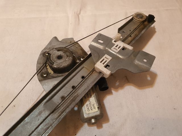 bontott DACIA DUSTER Jobb hátsó Ablakemelő Szerkezet (Elektromos)