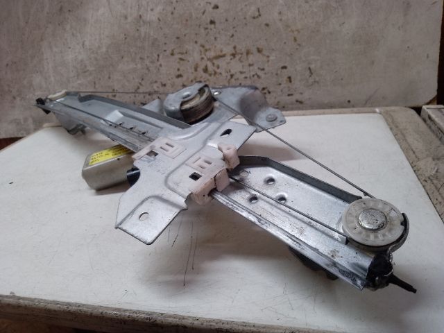 bontott DACIA DUSTER Jobb hátsó Ablakemelő Szerkezet (Elektromos)