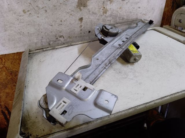 bontott DACIA DUSTER Jobb hátsó Ablakemelő Szerkezet (Elektromos)