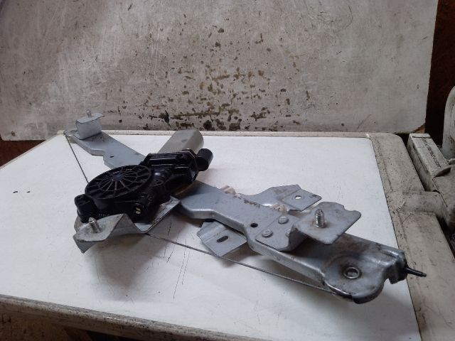 bontott DACIA DUSTER Jobb hátsó Ablakemelő Szerkezet (Elektromos)