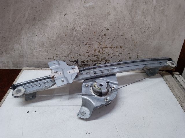 bontott DACIA DUSTER Jobb hátsó Ablakemelő Szerkezet (Elektromos)