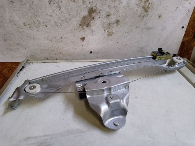 bontott DACIA DUSTER Jobb hátsó Ablakemelő Szerkezet (Elektromos)