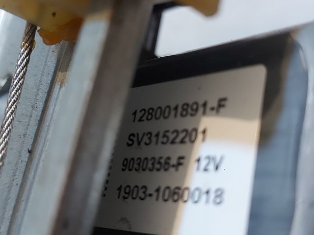 bontott DACIA DUSTER Jobb hátsó Ablakemelő Szerkezet (Elektromos)