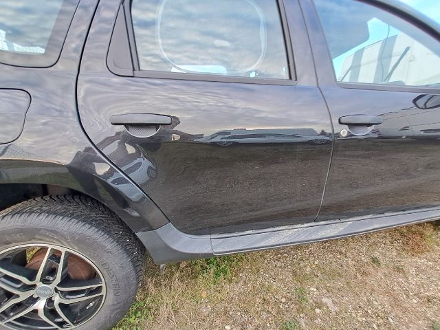 bontott DACIA DUSTER Jobb hátsó Ajtó (Részeivel)