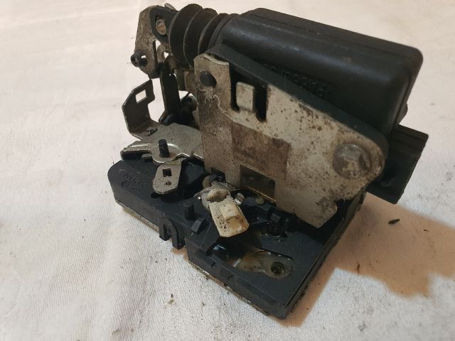 bontott DACIA DUSTER Jobb hátsó Ajtózár