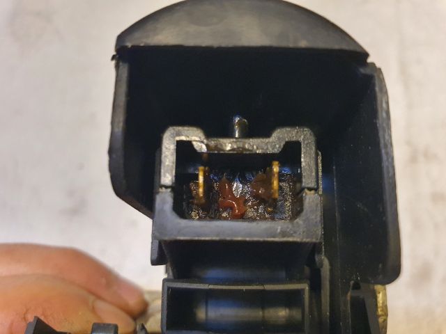 bontott DACIA DUSTER Jobb hátsó Ajtózár