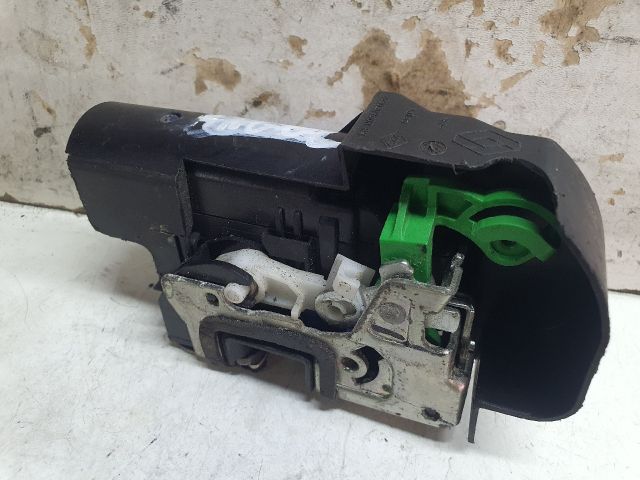 bontott DACIA DUSTER Jobb hátsó Ajtózár