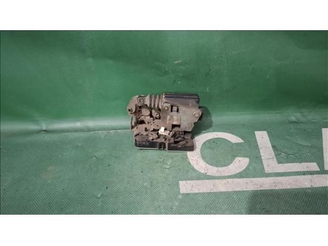 bontott DACIA DUSTER Jobb hátsó Ajtózár