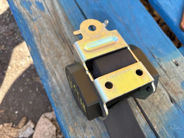 bontott DACIA DUSTER Jobb hátsó Biztonsági Öv