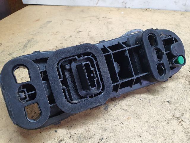 bontott DACIA DUSTER Jobb Hátsó Lámpa Foglalat