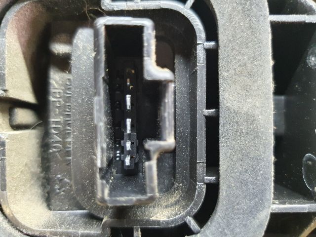 bontott DACIA DUSTER Jobb Hátsó Lámpa Foglalat