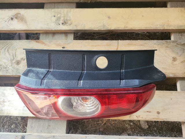 bontott DACIA DUSTER Jobb Hátsó Lámpa