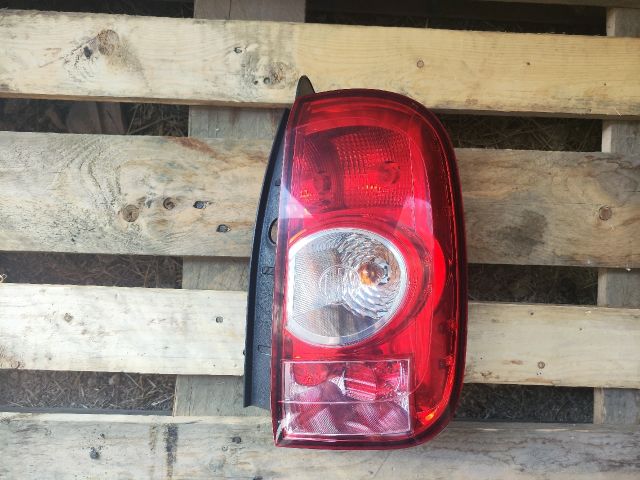 bontott DACIA DUSTER Jobb Hátsó Lámpa