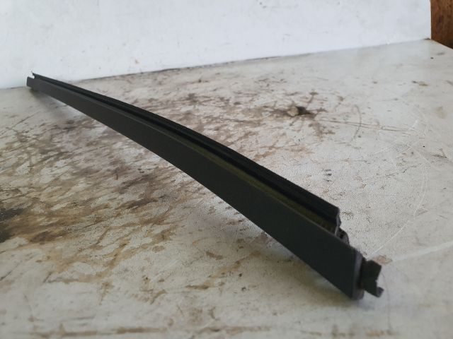 bontott DACIA DUSTER Jobb hátsó Vízlehúzó Gumicsík