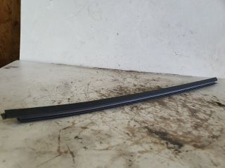 bontott DACIA DUSTER Jobb hátsó Vízlehúzó Gumicsík